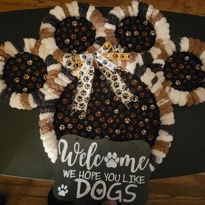 Paw Print Welcome Sign with Bow